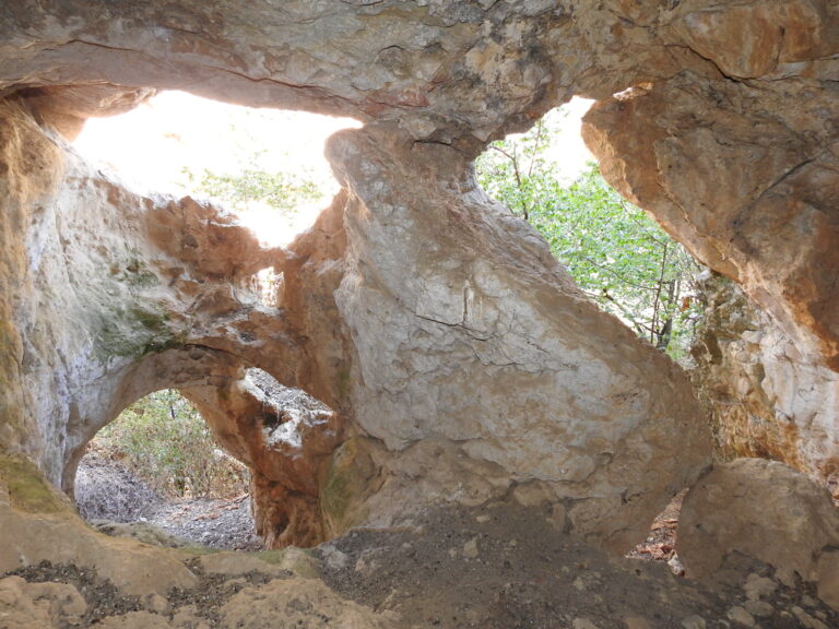 La grotta dei briganti e la leggenda del loro tesoro nascosto alle Gole di Tiberio